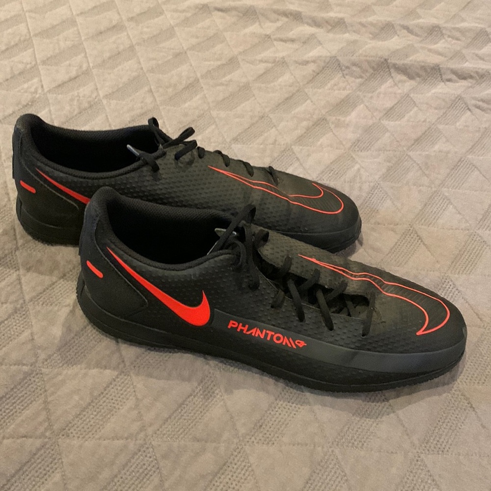 Nike Phantom Indoor Soccer Cleats size 10.5